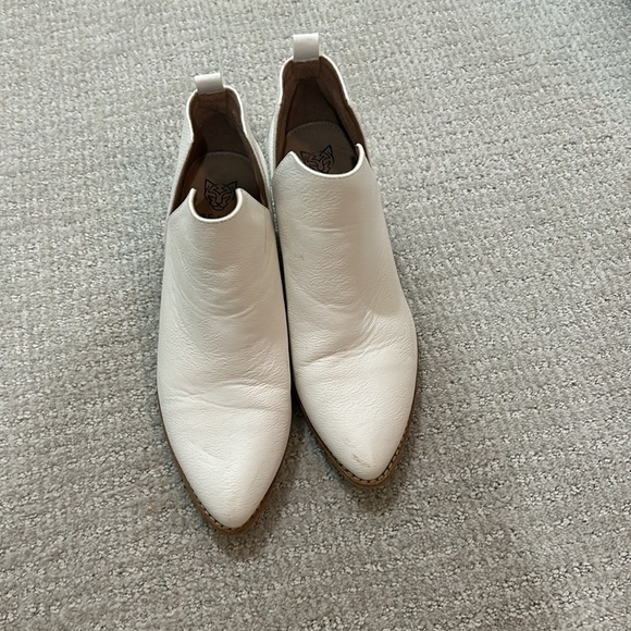 Size 8 Beast fashion white booties - Picture 2 of 4